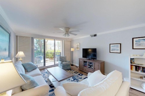 Island Club 1 - image 1