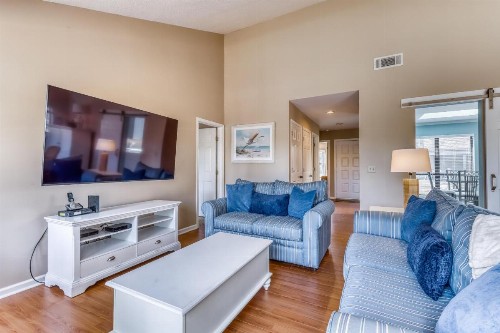 Lake Forest 3315 - image 12