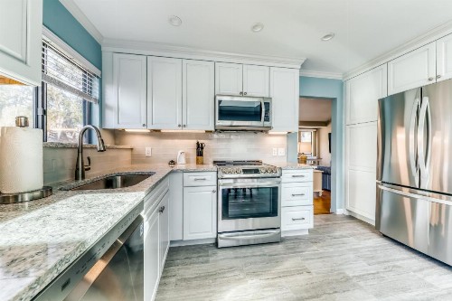 Lake Forest 3315 - image 2