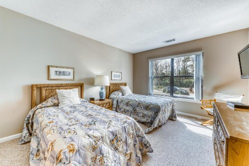 Lake Forest 3315 - image 7