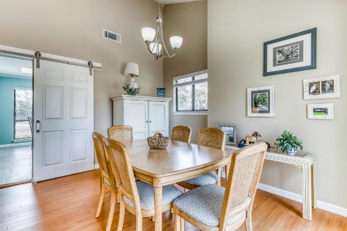 Lake Forest 3315 - image 8