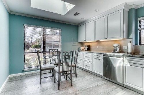 Lake Forest 3315 - image 9