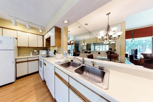 Lake Forest 3361 - image 3