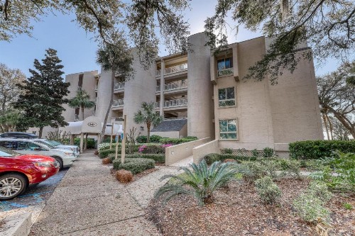 Captains Walk Condos - image 1
