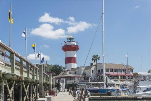 Island Club - image 12