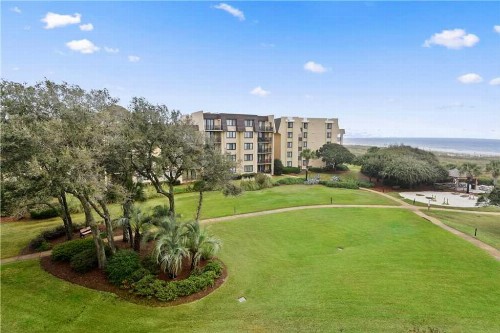 Island Club - image 9