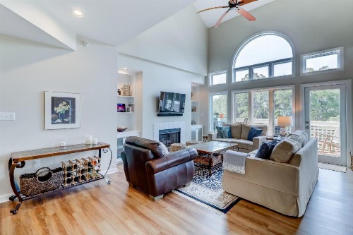 Huntington Condos - image 1
