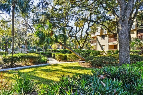 First-Floor Condo - Steps to Beach Coligny Plaza! - image 3