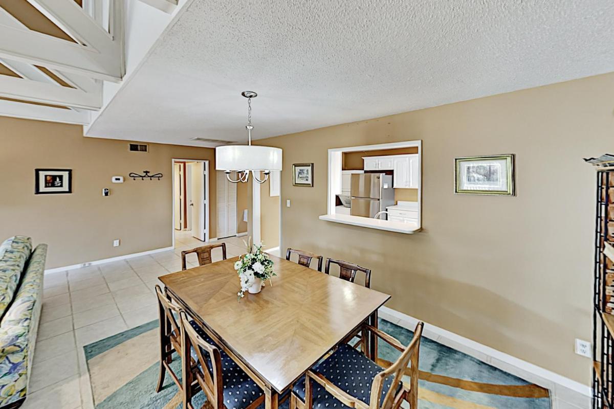 676QUEEN condo - main image