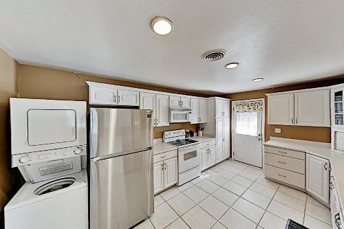 676QUEEN condo - image 2