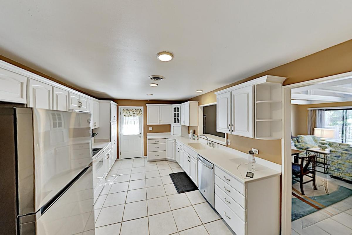 676QUEEN condo - image 7