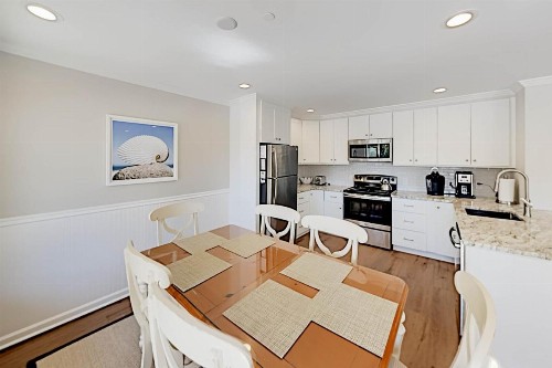 Great 2BR by the Beach - Newly Remodeled Villa condo - image 7