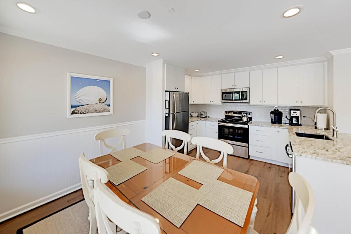 Great 2BR by the Beach - Newly Remodeled Villa condo - image 7