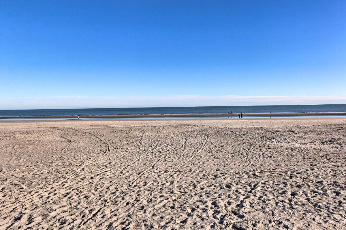 Beach Pebble Townhome about quarter Mile to Ocean! - main image