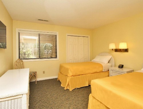 Luxurious Villa in the Shipyard Community at Hilton Head -Two Bedroom #1 - image 7