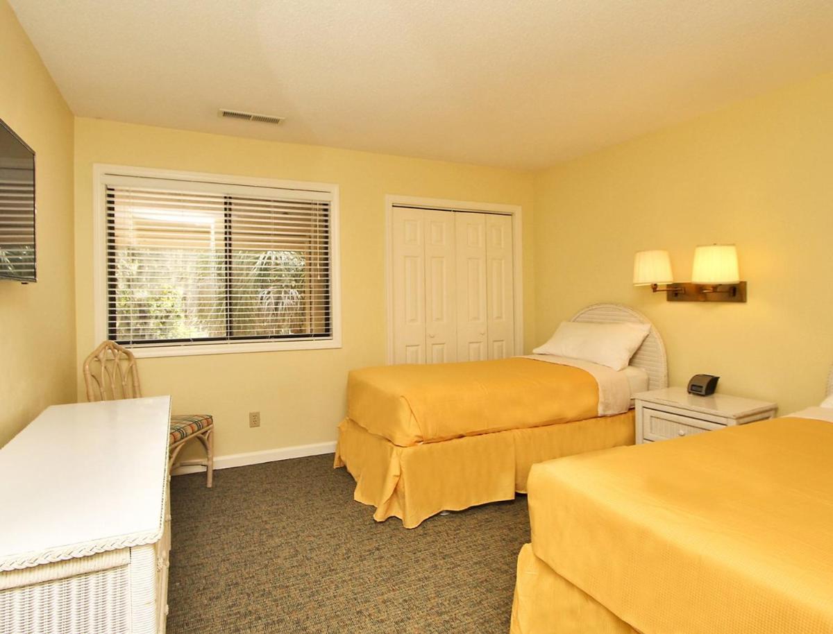 Luxurious Villa in the Shipyard Community at Hilton Head -Two Bedroom #1 - image 7