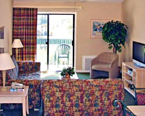 Luxury in a Uniquely Designed Two Bedroom Villa at Hilton Head - image 7