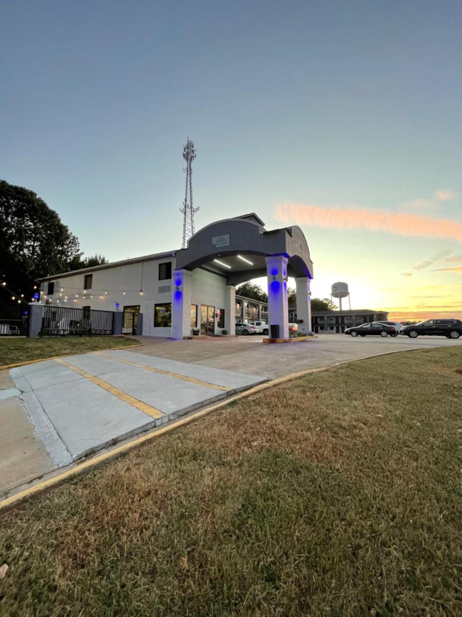 Garden Inn & Suites - main image