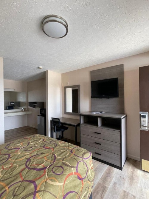 Garden Inn & Suites - image 9