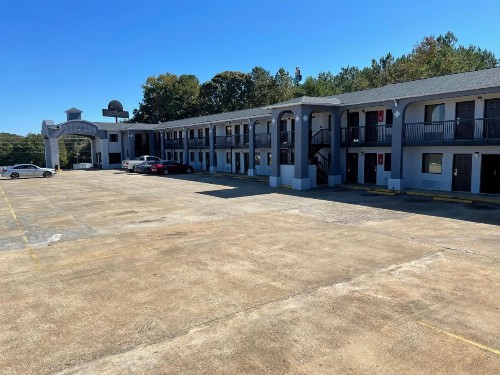 Garden Inn & Suites - image 12