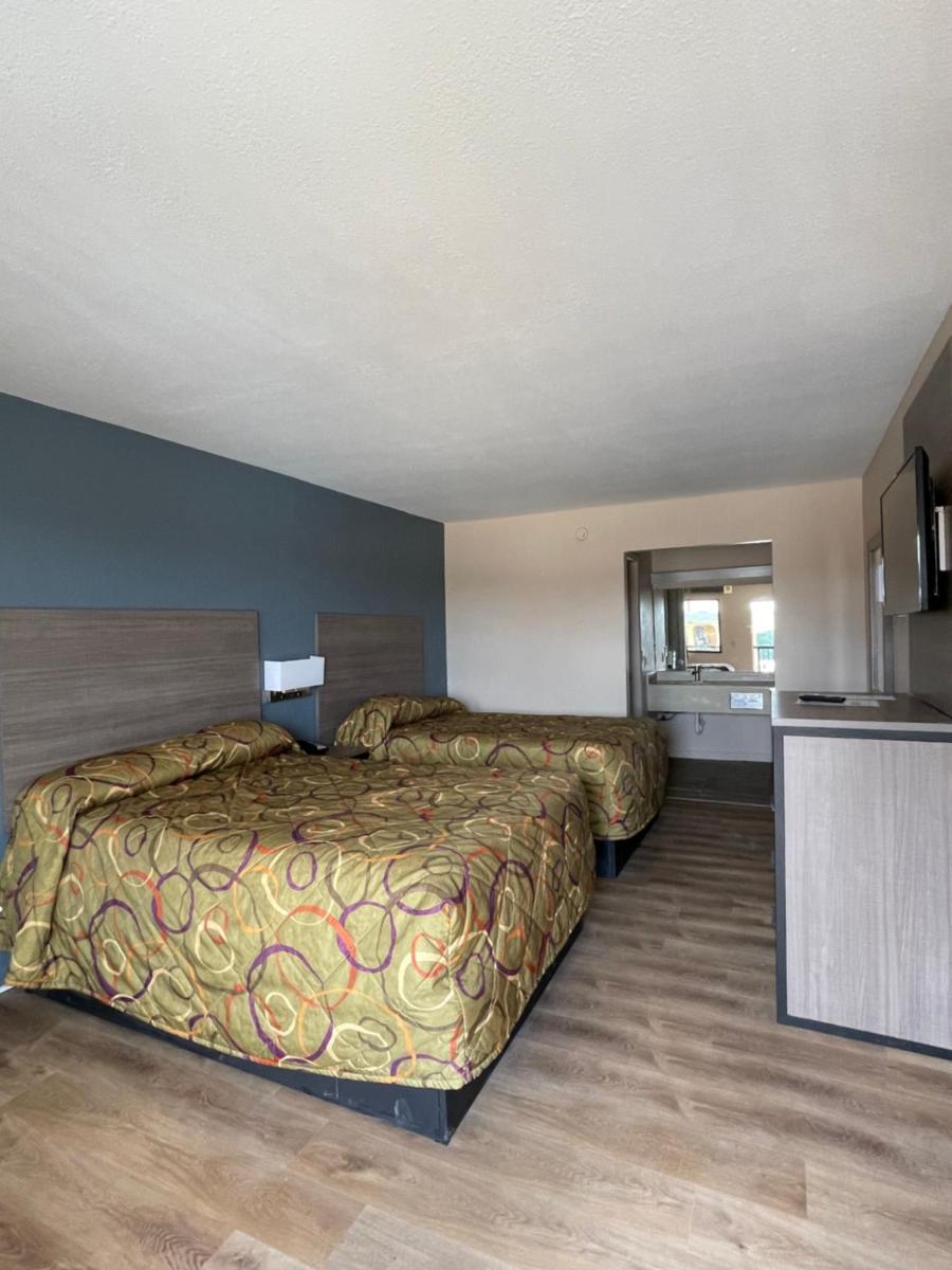 Garden Inn & Suites - image 3