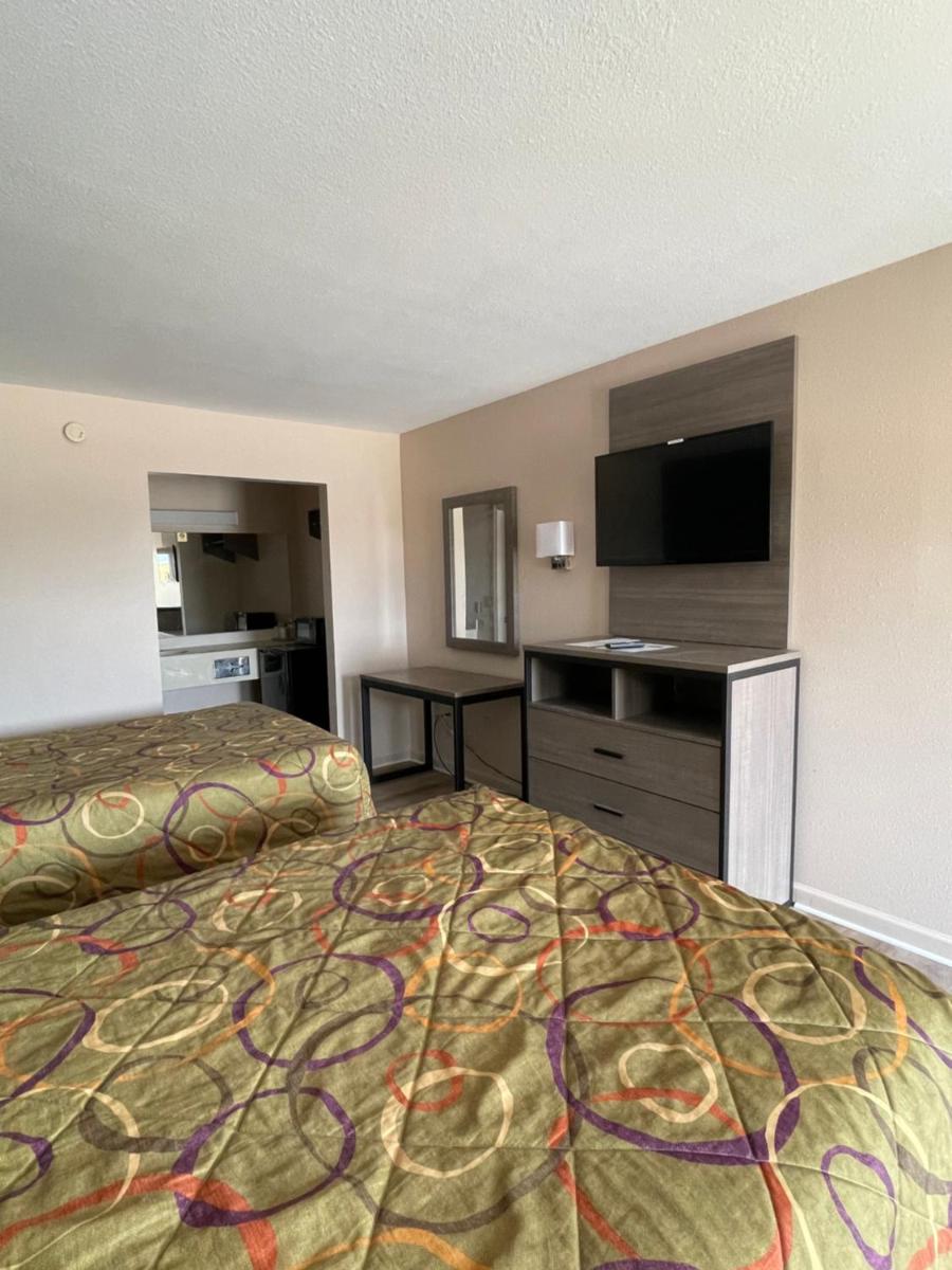 Garden Inn & Suites - image 4