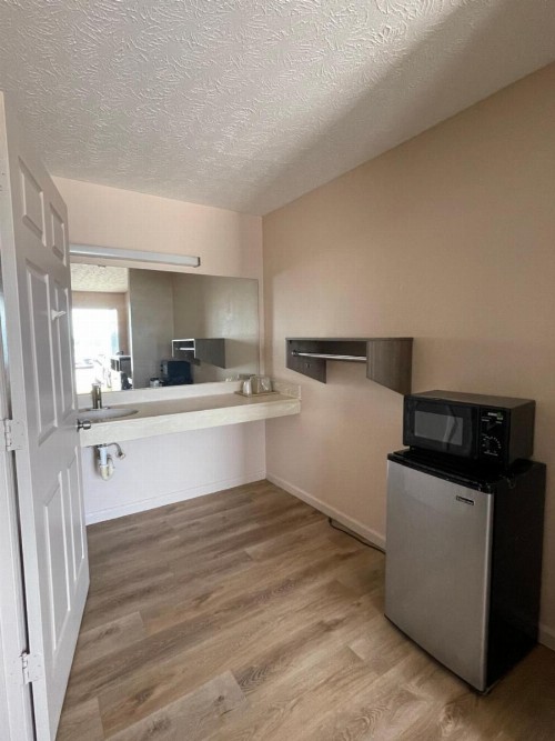 Garden Inn & Suites - image 5