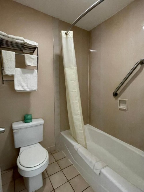 Garden Inn & Suites - image 8