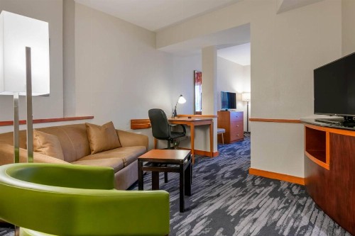 Fairfield Inn and Suites Holiday Tarpon Springs - image 11