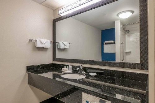 Fairfield Inn and Suites Holiday Tarpon Springs - image 13
