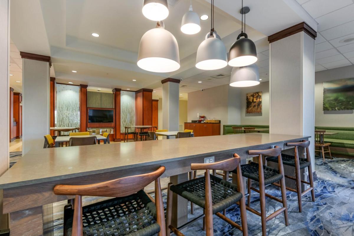 Fairfield Inn and Suites Holiday Tarpon Springs - image 2