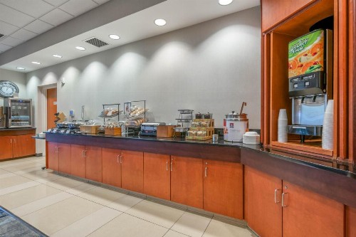 Fairfield Inn and Suites Holiday Tarpon Springs - image 3