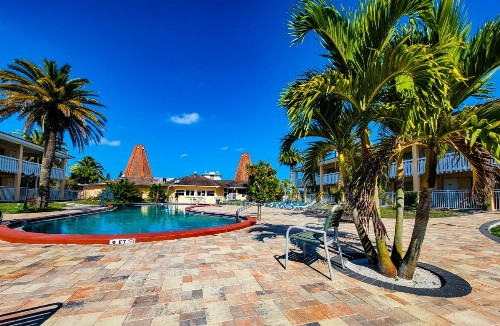 Holiday Hotel