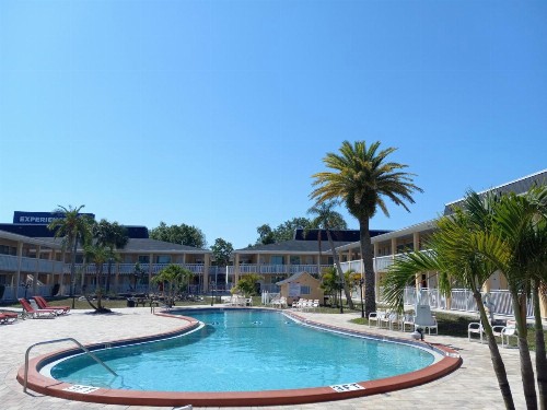 Holiday Hotel - image 22