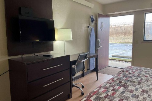 Red Roof Inn Toledo - Holland - image 7