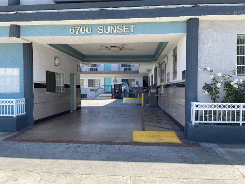 Hollywood Guest Inn - image 29