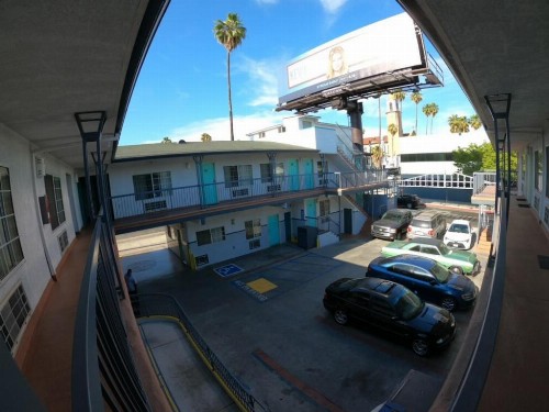 Hollywood Guest Inn - image 30