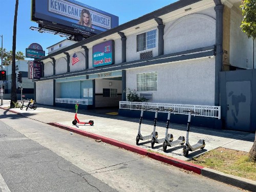 Hollywood Guest Inn - image 31