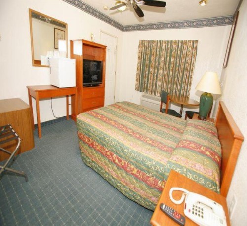 Hollywood Guest Inn - image 45