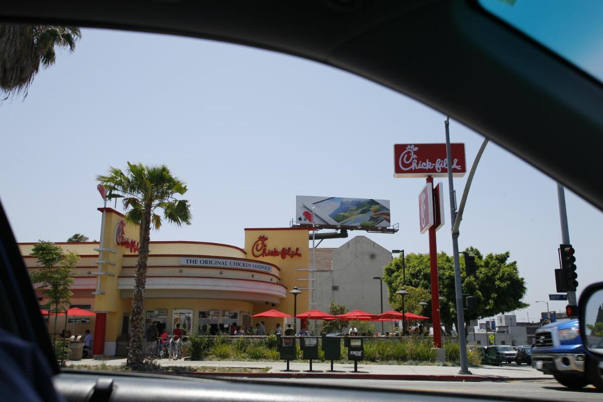 Hollywood Guest Inn - image 7