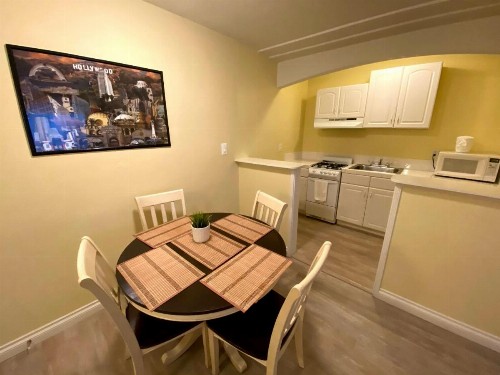 Hollywood Celebrity Hotel - image 13