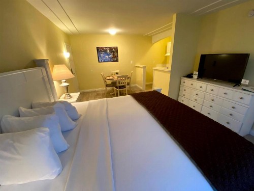 Hollywood Celebrity Hotel - image 14