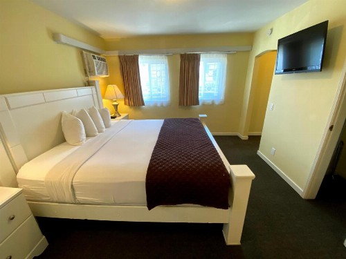Hollywood Celebrity Hotel - image 19