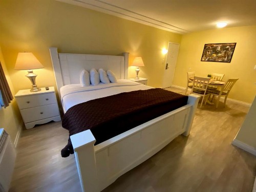 Hollywood Celebrity Hotel - image 3