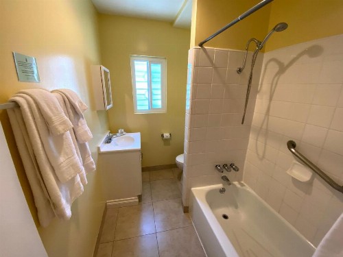 Hollywood Celebrity Hotel - image 36