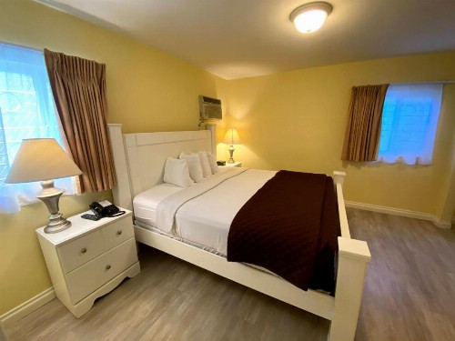 Hollywood Celebrity Hotel - image 4