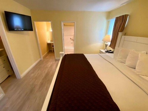 Hollywood Celebrity Hotel - image 6
