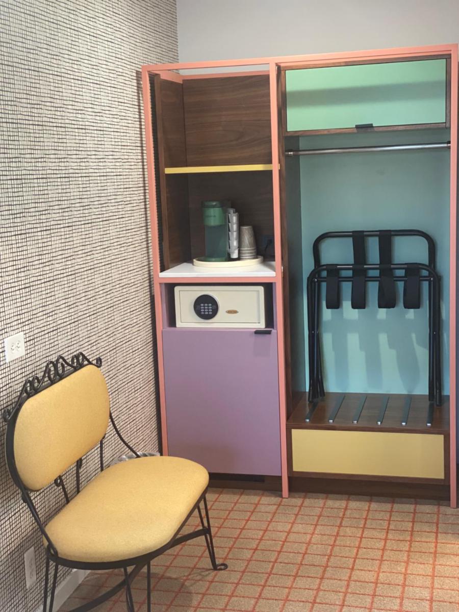 Best Western Plus Hollywood Hills Hotel - image 2
