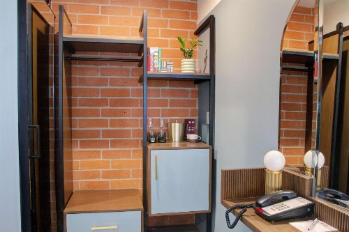 Best Western Plus Hollywood Hills Hotel - image 32