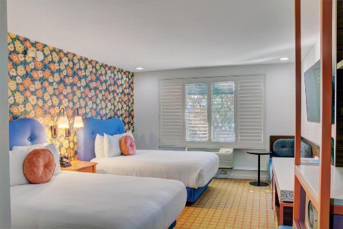 Best Western Plus Hollywood Hills Hotel - image 38